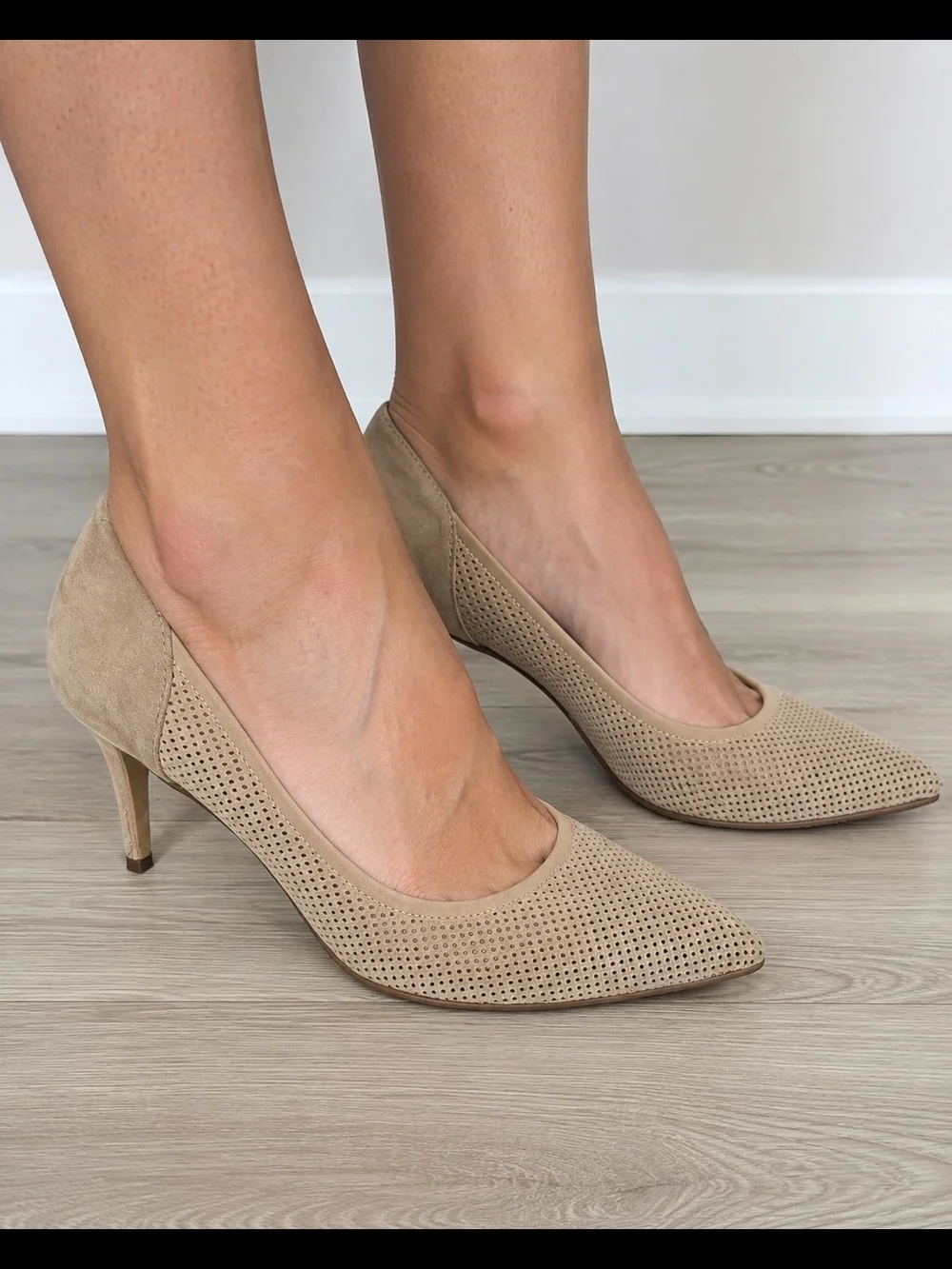 VANELi Women's Perforated Suede Pumps Beige Taupe Pointed Toe Heels Size 10